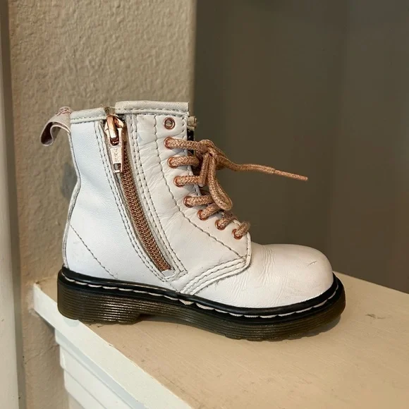 Doc Martens - 1460J JY004 - White/Rose Gold Boots w/ Zipper - US SIZE 7C - Picture 5 of 9